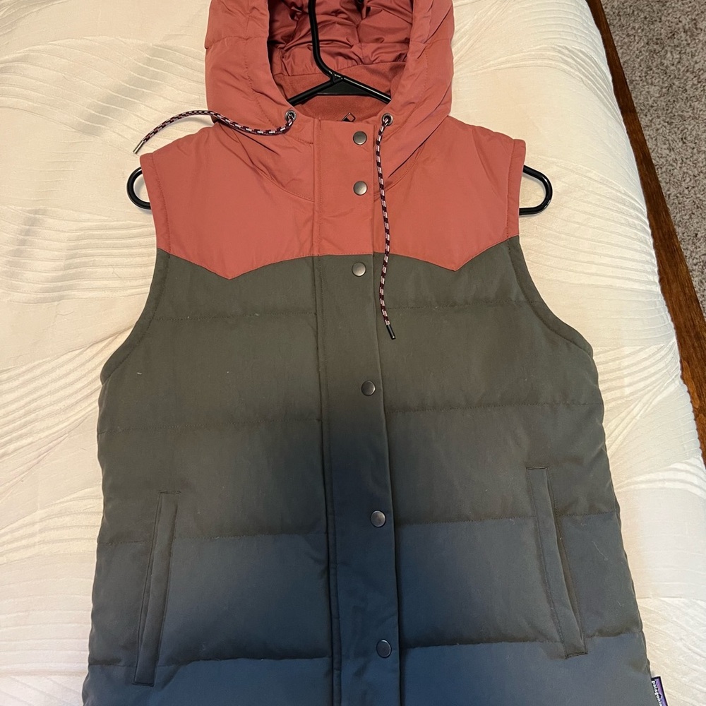 Patagonia Women's Pink and Gray Puffer Vest